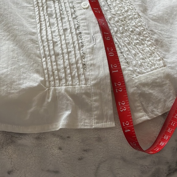 EUC 3/4 sleeve white shirt w rhinestones - Picture 8 of 9